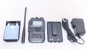 Standardowy potrójny pasmo YAESU VX-8D Poręczny nadajnik-odbiornik Sprawdzony 50/144/430MHz - Zdjęcie 1 z 5