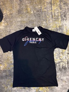 Magliette Givenchy: I migliori prezzi e modelli 2022 su Stylight