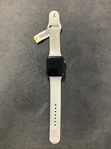 GPS 42MM Apple Watch Series 3 **ÉCRAN FORTEMENT RAYÉ** - Photo 1 sur 2