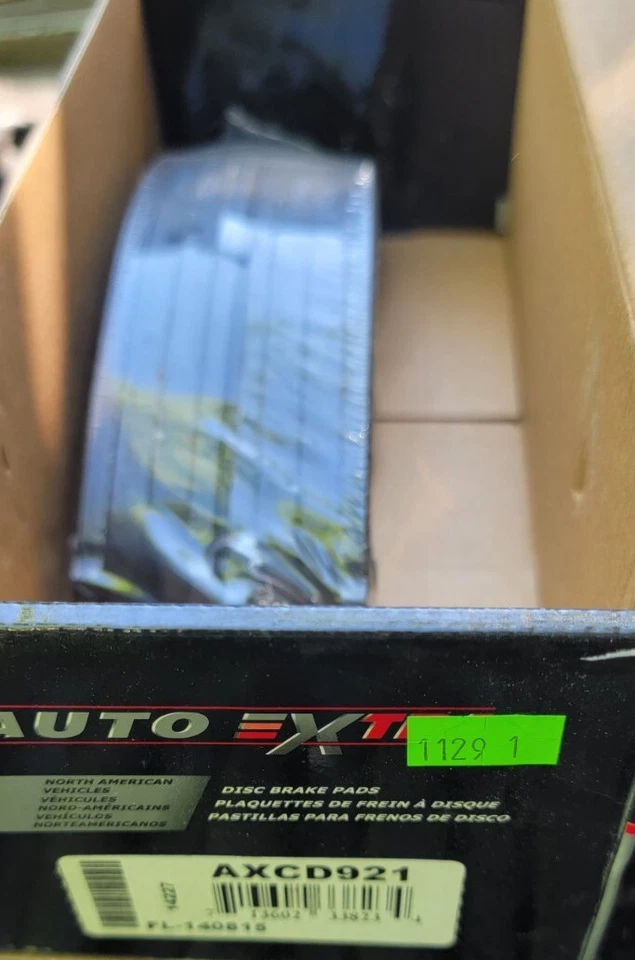 Комплект колодок дискового тормоза дополнительные автоматические AXCD921 - Изображение 1 из 1
