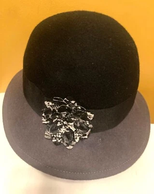 Шляпа-клош женская Jaclyn Smith цветочный акцент 100% шерсть войлок черная и серая OS - Изображение 1 из 3