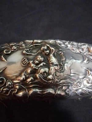 Escova de prata esterlina Unger Brothers Repousse Art Nouveau querubim rostos de cavalo-marinho - Imagem 1 de 4