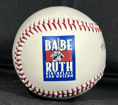 Pelota de béisbol facsímil lugar de nacimiento y museo de Babe Ruth recuerdo de firma Foto 1 de 4