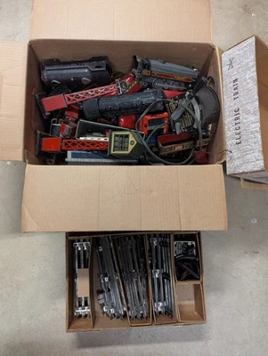 Huge Lot Of Trains Vintage 1934-52 Marx 3000 Canadian Pacific Locomotive +Extras - Image 1 of 4