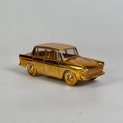 Memorabilia de coche de metal chapado en oro modelo 'Tiara' Toyopet de colección raro Foto 1 de 4