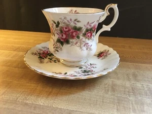 Royal Albert Lavender Rose, England: Demitasse Tasse & Untertasse Set, 2 5/8" - Bild 1 von 6