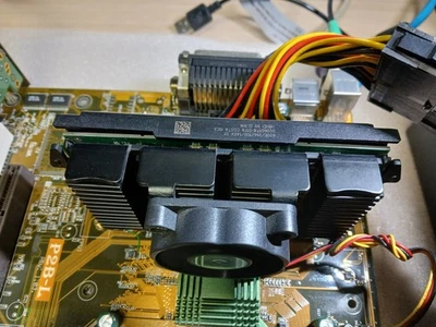 PENTIUM III 600E / 256 / 100 / 1.65V / S1 - SLOT 1 RETRO CPU - SL3H6- RARE ! - Image 1 of 4