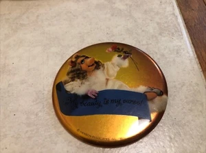 Miss Piggy Button Pinback Hallmark Muppets Beauty is my Curse 3.5" - Picture 1 of 3