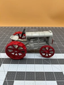 ERTL Fordson 1/16 Scale Diecast Toy Tractor Model on Steel Wheels - Picture 1 of 5