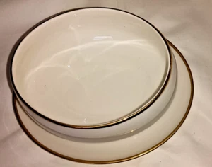 Noritake Ivory China Gravy Boat w/attached plate Dignatio Pattern 7523 Japan - Picture 1 of 4