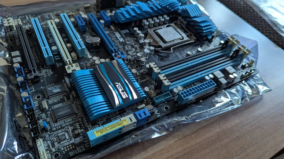 ASUS P8Z68-V PRO/GEN3 Mainboard + Intel Core i7-2600K CPU – LGA1155 – Z68 Chipsa - Bild 1 von 4