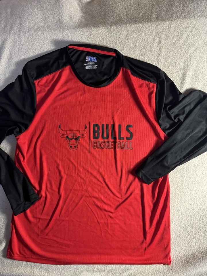 NBA Men's Red & Black CHICAGO BULLS Long Sleeve SHIRT SIZE M