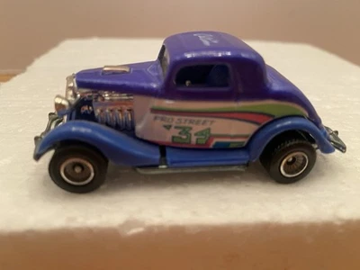 Ford Hot Wheels Cal Custom 34 de colección, pilotos reales Foto 1 de 4