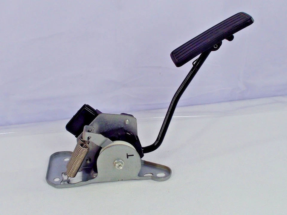 Pedal de acelerador Subaru Outback 2005-2007 OEM 36010AG021 Foto 1 de 4