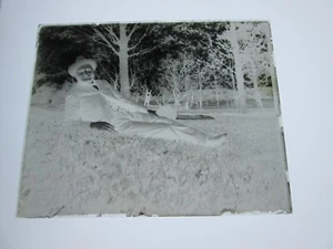 ONE (1) EARLY 1900s GLASS NEGATIVE: MAINE, "INTERESTING MAN RELAXING" - Picture 1 of 1