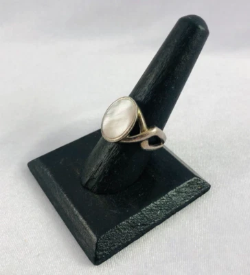 Anillo de plata de ley 925 madreperla ovalado torcido SU Tailandia talla 8 Foto 1 de 4