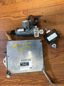 2007 TOYOTA HIGHLANDER OEM Engine Computer ECM Ignition Immobilizer Module w/Key - Foto 1 di 11