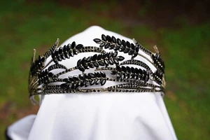 Black Leaf Laurel Tiara Dark Goth Greek Queen diadem edgy prom - Picture 1 of 7