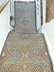 ALFOMBRA LARGA INDIA PARISA ESTAMPADA CON BORDADO SUZANI - 75cm x 240cm - Imagen 1 de 17