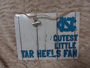 North Carolina "süßester kleiner Teer Heels Fan" Rahmen/Ständer 7,5" x 10" - Bild 1 von 5