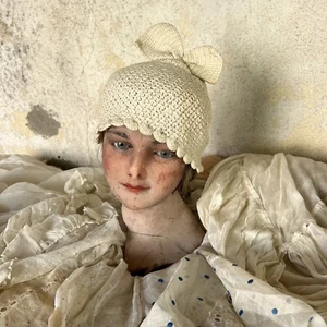 Vintage 1930s White Cotton Knit Beanie Hat Bow At Top Headpiece Scalloped Bottom - Picture 1 of 14