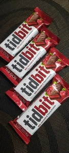 Roshen TidBit chocolate bars with cherry brownie filling, 50g x 4 pcs - Picture 1 of 2