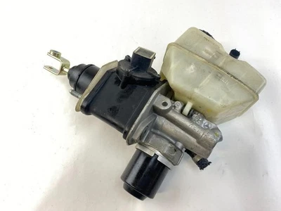 SL-CLASS (R230) VA2750917 Brake Master Cylinder A0004300712 A0004300412 - Image 1 of 4