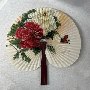 Ventilador de mano plegable vintage de papel metal con rosas de la República Popular de China de los años 60 - Imagen 1 de 7