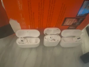 AirPods Pro lot - Picture 1 of 2
