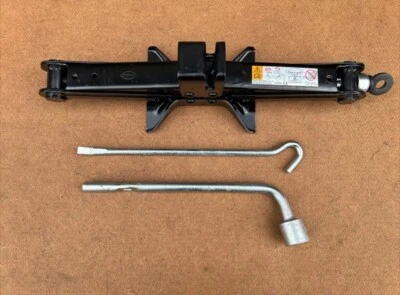 Mazda CX-5 2017 2024 gato, herramientas de rueda de repuesto Foto 1 de 4