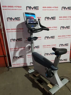 Precor UBK 885 立式自行车 - 30 天零件保修 — 第 1/4 张图片