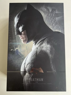 Hot Toys MMS731 1/6 BATMAN 2.0 (Batman v Superman) - ¡NUEVO, NUNCA ABIERTO! Foto 1 de 4