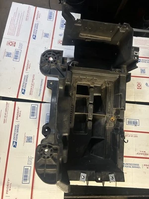 RAM 1500 2500 3500 4500 5500 2013-2022 BANDEJA DE BATERÍA CLÁSICA OEM MOPAR 68095940AF Foto 1 de 3