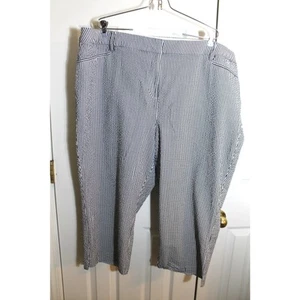 Lane Bryant schwarz-weiß gestreifte Seersucker Caprihose Gr. 26W - Bild 1 von 3