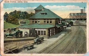 Postal Akron OH Ohio Union Station autos antiguos vagones borde blanco UNP - Imagen 1 de 2