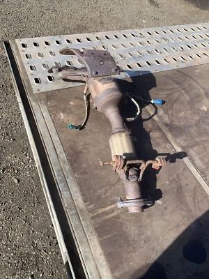 Convertidor catalítico de gasolina Ford C-Max MK1 2008 1,6 CAT 4M51-5F297-TA Foto 1 de 4