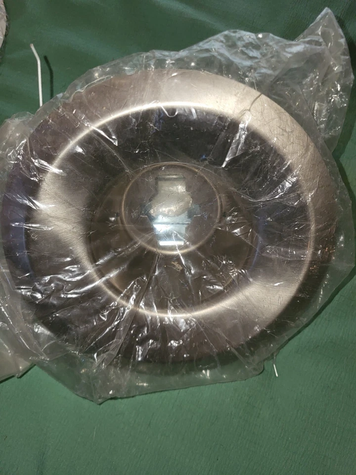 Borde de níquel Thomas Lighting de 6 pulgadas Foto 1 de 2