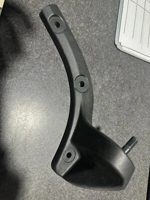 Оригинальный внешний кронштейн Isuzu 8-98031793-2 для 2007-2023 NPR-HD дизель с одной кабиной - Изображение 1 из 3