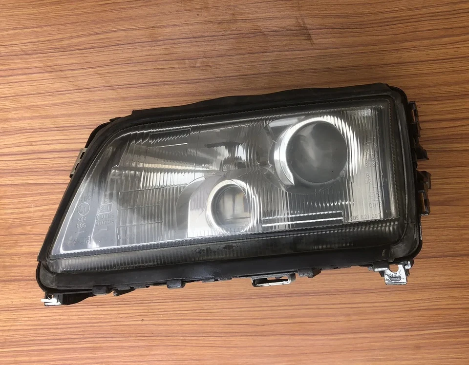 1995-1998 AUDI A8  S8 D2 Headlight Left Driver Side 1305235230 Foto 1 de 4