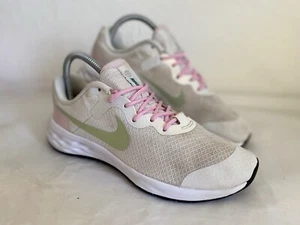 Nike Revolution 6 / White Honeydew Pink / DR9980 115 / Size 6Y UK 5.5 - Picture 1 of 8