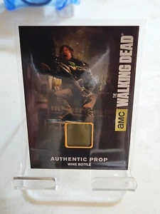 2016 Cryptozoic Walking Dead Season 4 Part 2 Authentic Prop #M46 Wine Bottle - Picture 1 of 2