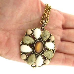 Liz Claiborne Pendant Necklace Gold Tone 1.75x18 - Picture 1 of 4