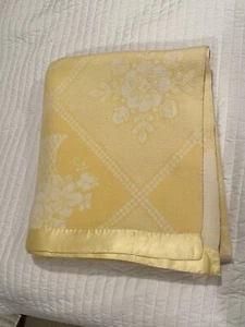 Manta Floral Amarilla Vintage 76x80 Borde Satinado Shabby Cottagecore Tiro Doble - Imagen 1 de 2