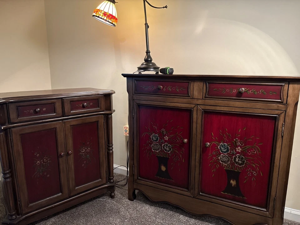 2 Muebles de Acento Nogal Borgoña  Foto 1 de 1