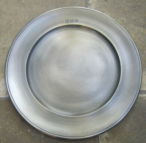 COLLECTIBLE HANDCRAFTED JOHN SOMERS BRAZIL JS X MG PEWTER 11 3/4" PLATE BAG MINT - Bild 1 von 8