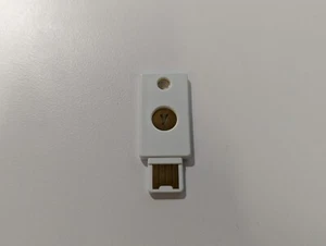 Yubico YubiKey 4 White USB Security Key - Picture 1 of 2
