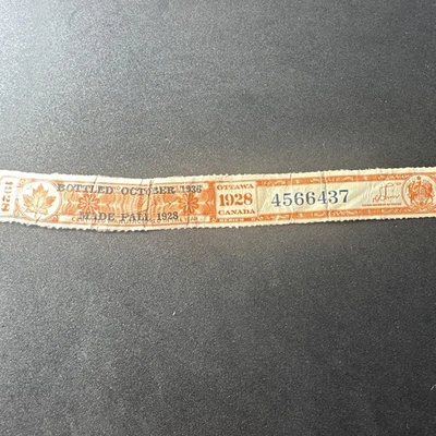 Sello de ingresos de botellas de licor de Canadá de 1928  Foto 1 de 4