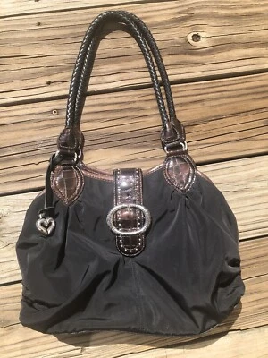 Cartera Brighton E542991 Bolso de Mano Negro Corazón Dije Cierre Magnético Forro Guepardo Foto 1 de 4