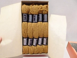 De colección Nuevo de Lote Antiguo Caja Laine DMC Tapiz e Hilo de Lana Crewel 10 Madejas Color #7421 Marrón - Imagen 1 de 3