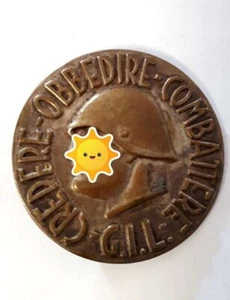 Spilla medaglia OBBEDIRE CREDERE COMBATTERE G.I.L misura diametro 4 cm. - Picture 1 of 2